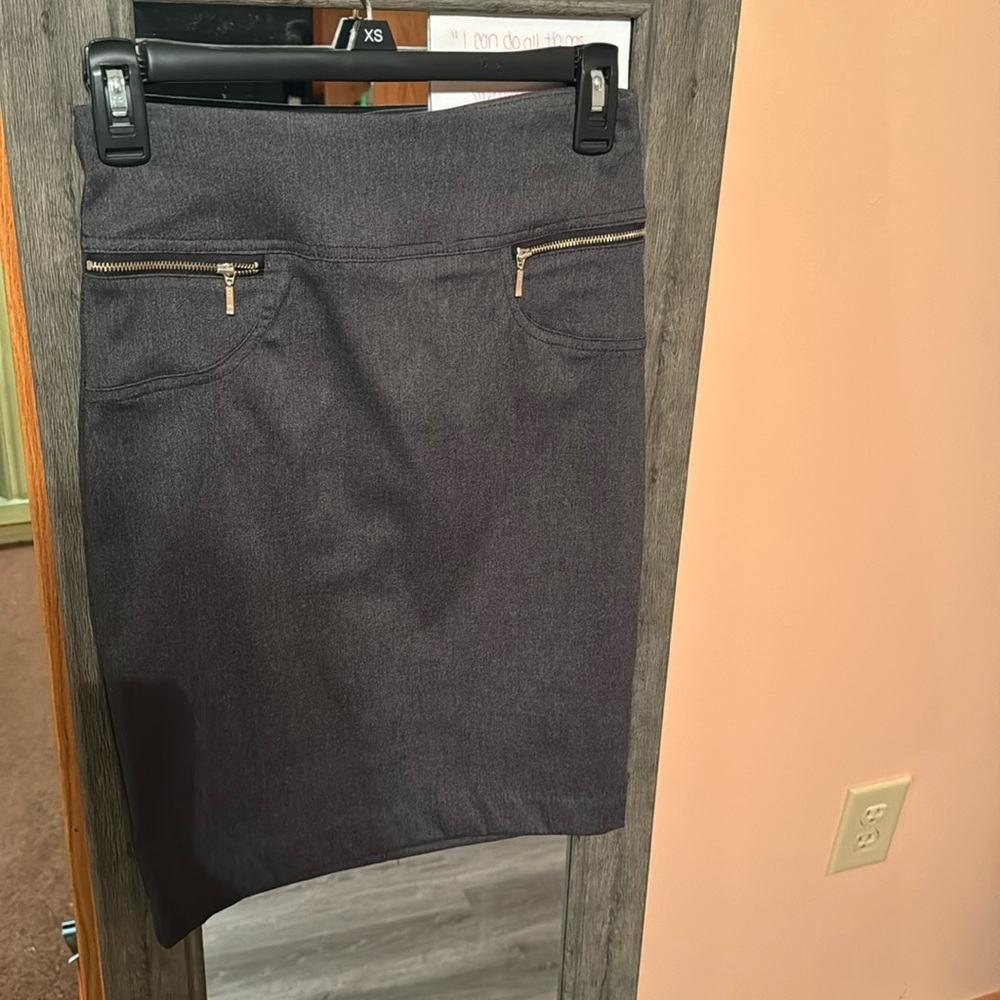 Small grey Joe B pencil skirt!